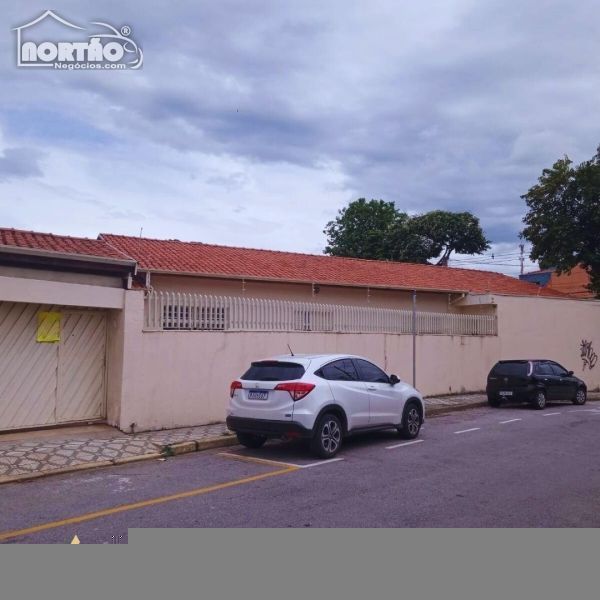 Casa à venda com 6 quartos, 250m² - Foto 5