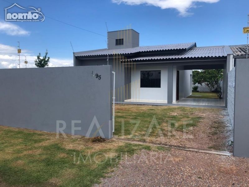 Casa à venda com 3 quartos, 92m² - Foto 1