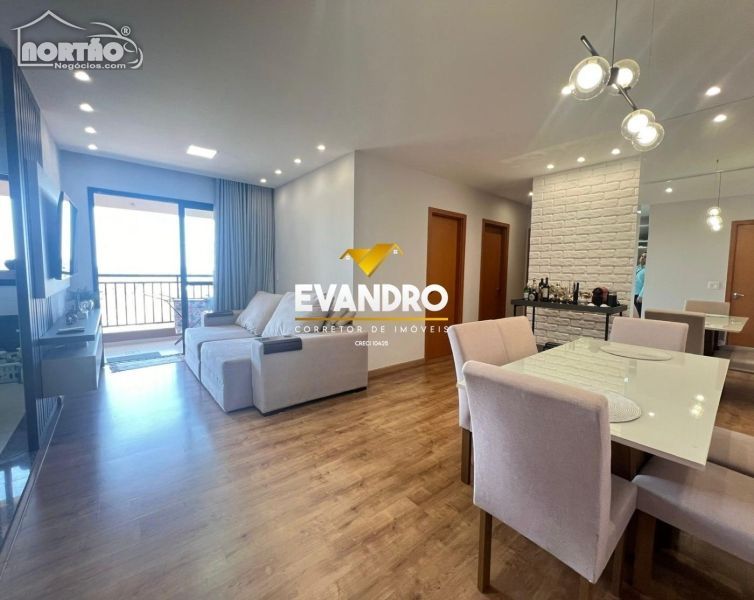 Casa à venda com 3 quartos, 77m² - Foto 1