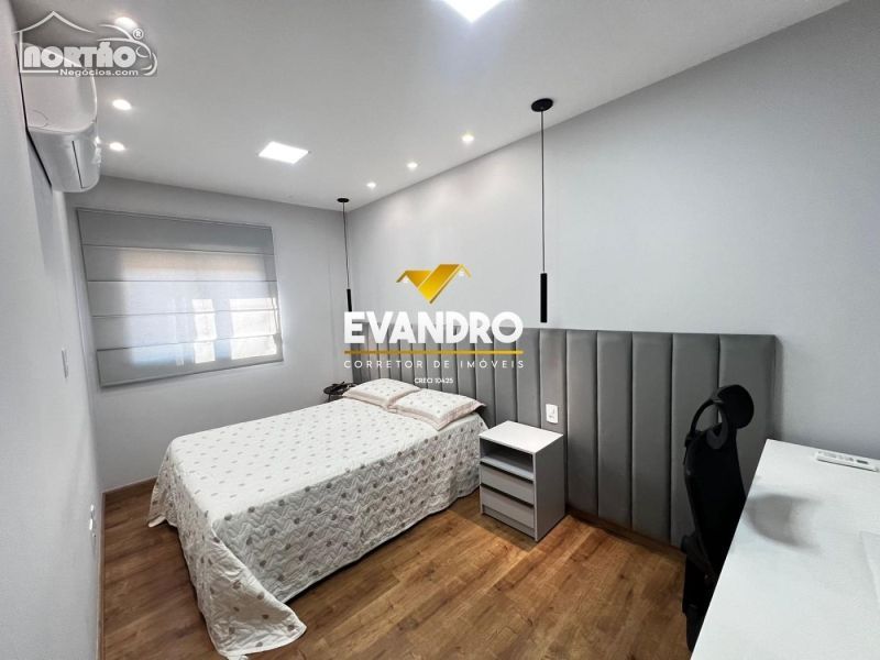 Casa à venda com 3 quartos, 77m² - Foto 2