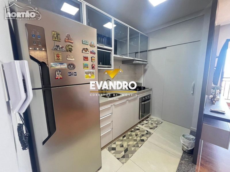 Casa à venda com 3 quartos, 77m² - Foto 4