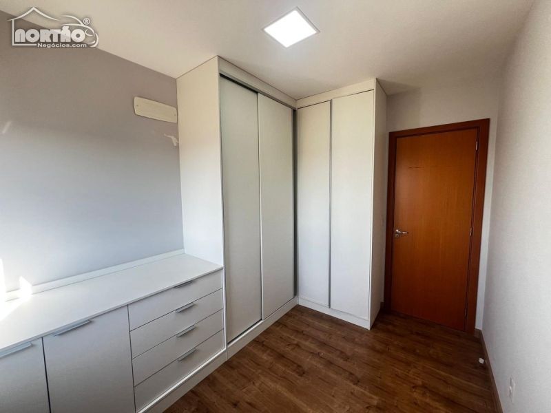 Casa à venda com 3 quartos, 77m² - Foto 5