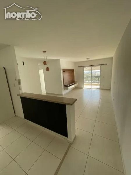 Casa à venda com 3 quartos, 90m² - Foto 1