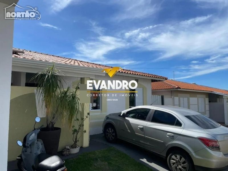 Casa à venda com 3 quartos, 120m² - Foto 1