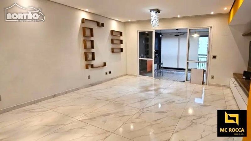 Casa à venda com 3 quartos, 126m² - Foto 1