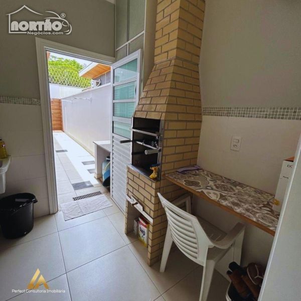 Casa à venda com 3 quartos, 125m² - Foto 4