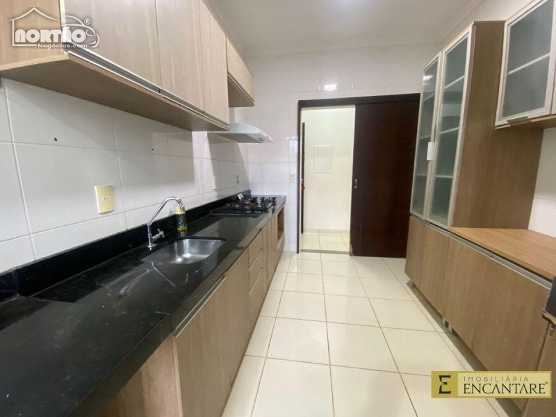 Casa à venda com 4 quartos, 103m² - Foto 3