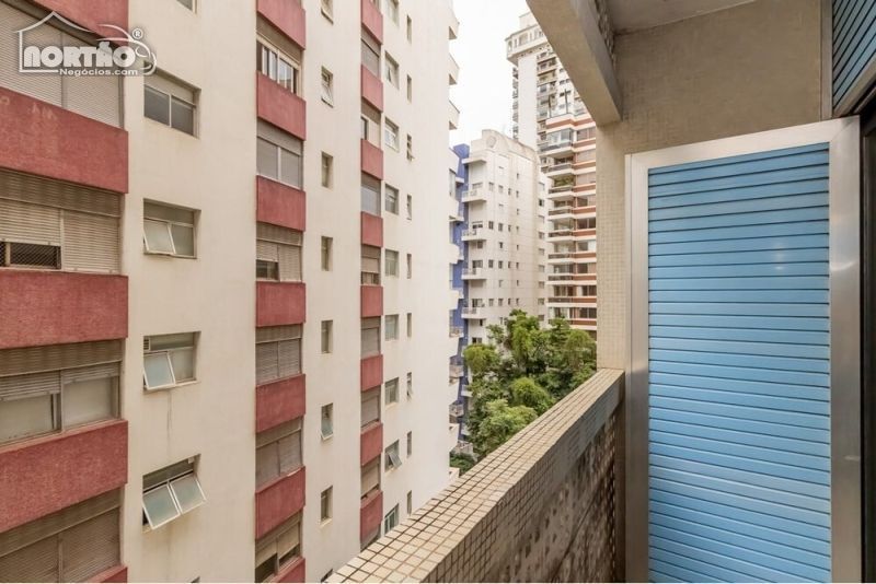 Casa à venda com 3 quartos, 228m² - Foto 3