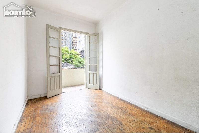 Casa à venda com 8 quartos, 800m² - Foto 2