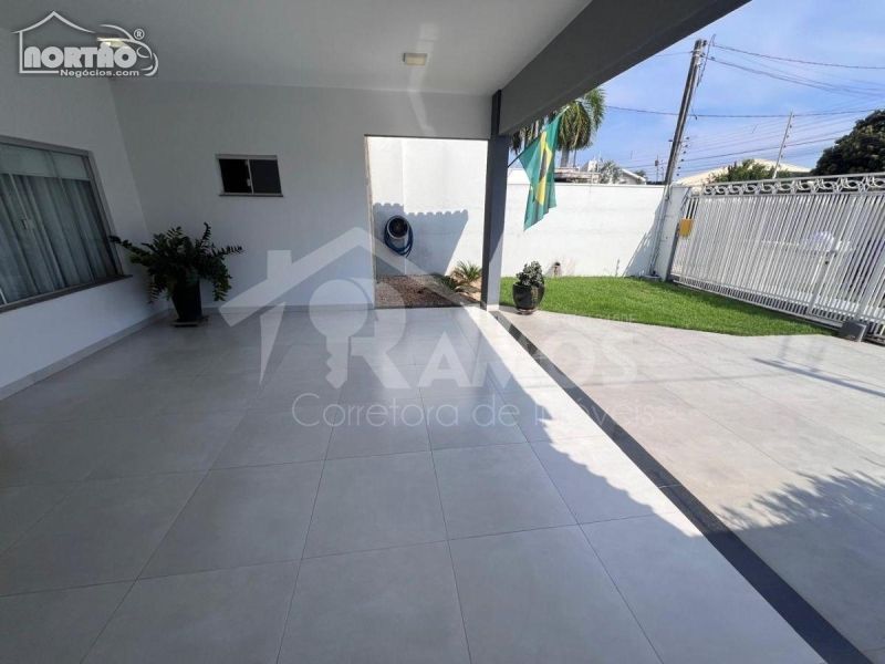 Casa à venda com 3 quartos, 235m² - Foto 3