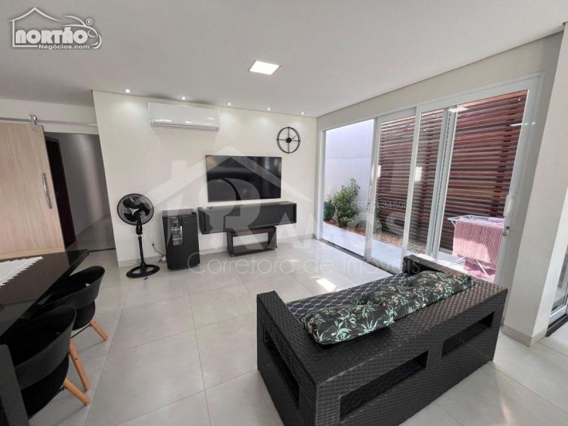 Casa à venda com 3 quartos, 235m² - Foto 4