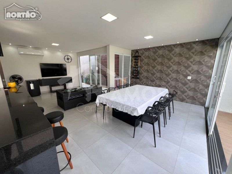 Casa à venda com 3 quartos, 235m² - Foto 5