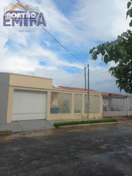 Casa à venda com 3 quartos, 200m² - Foto 2