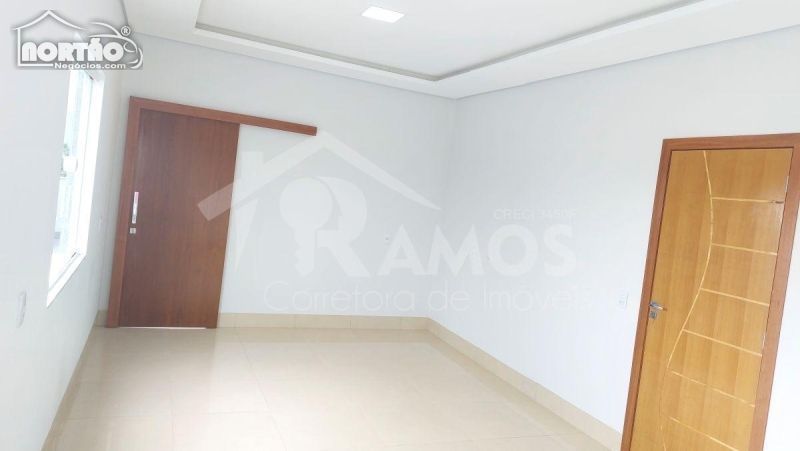 Casa à venda com 2 quartos, 117m² - Foto 4