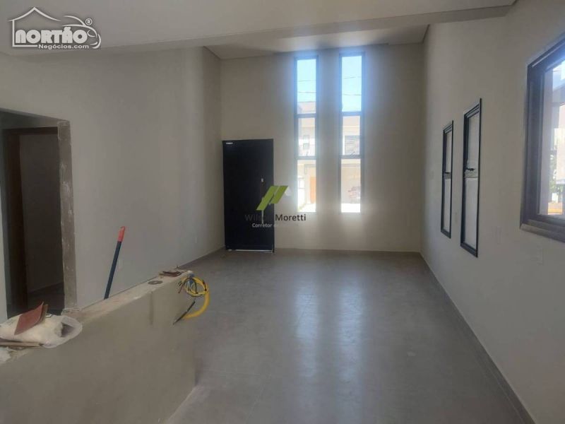 Casa à venda com 5 quartos, 166m² - Foto 5