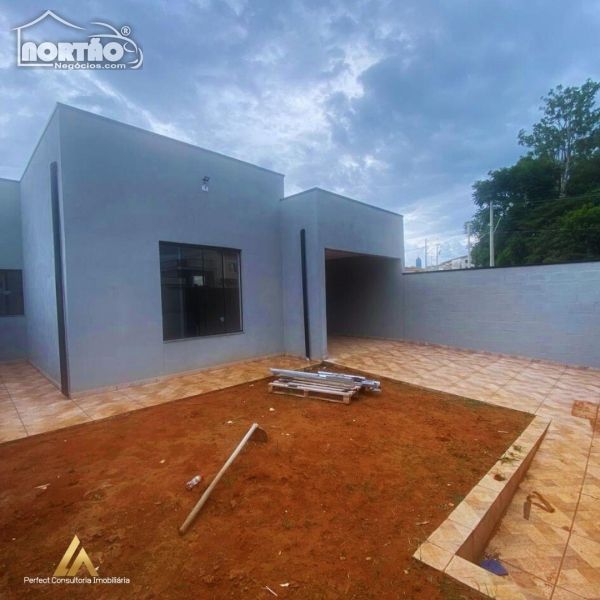 Casa à venda com 4 quartos, 220m² - Foto 4