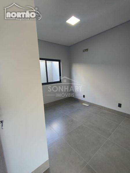 Casa à venda com 3 quartos, 102m² - Foto 2