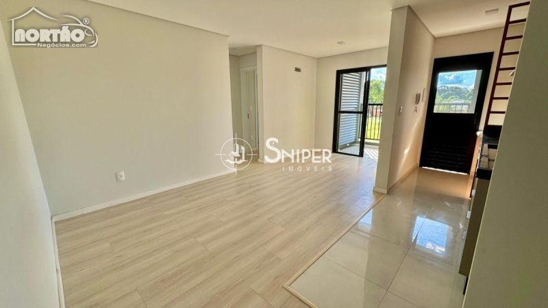 Casa à venda com 2 quartos, 60m² - Foto 4