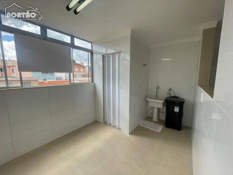 Casa à venda com 5 quartos, 110m² - Foto 6