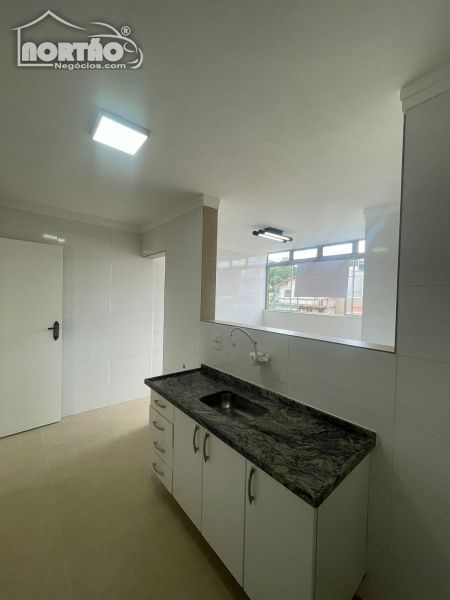 Casa à venda com 5 quartos, 110m² - Foto 10