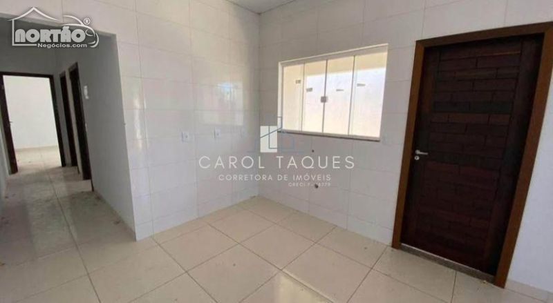 Casa à venda com 3 quartos, 60m² - Foto 2