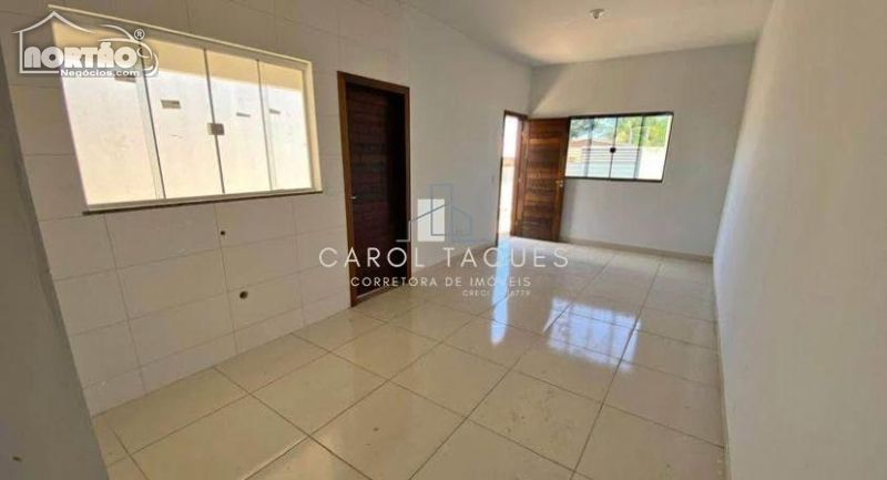 Casa à venda com 3 quartos, 60m² - Foto 3