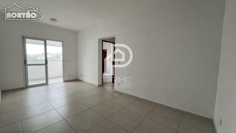 Casa à venda com 4 quartos, 72m² - Foto 1