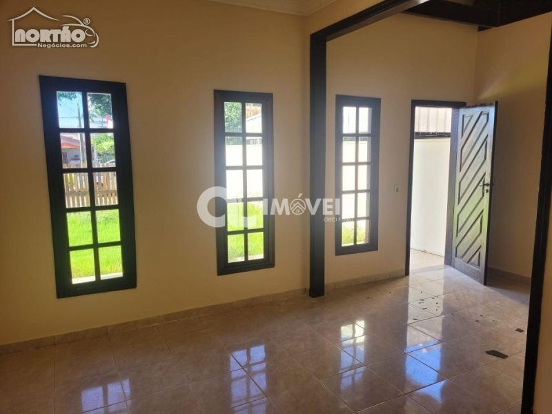 Casa à venda com 4 quartos, 150m² - Foto 3