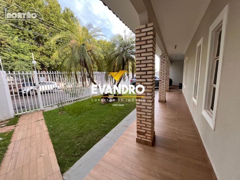 Casa à venda com 4 quartos, 170m² - Foto 1