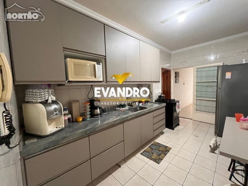 Casa à venda com 4 quartos, 170m² - Foto 6