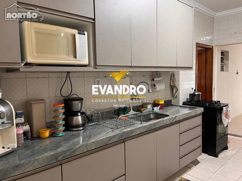 Casa à venda com 4 quartos, 170m² - Foto 7