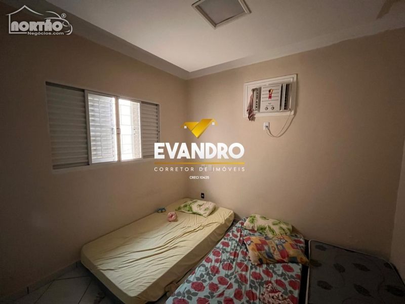 Casa à venda com 4 quartos, 170m² - Foto 9