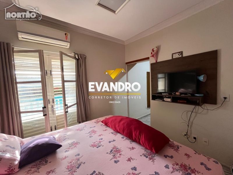 Casa à venda com 4 quartos, 170m² - Foto 10