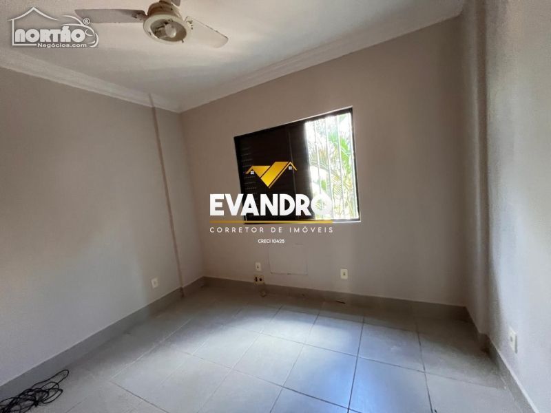 Casa à venda com 3 quartos, 90m² - Foto 2