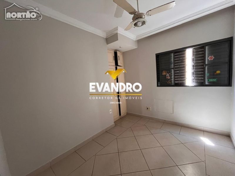 Casa à venda com 3 quartos, 90m² - Foto 3