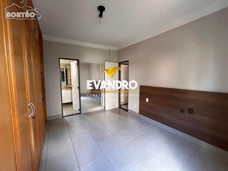 Casa à venda com 3 quartos, 90m² - Foto 4