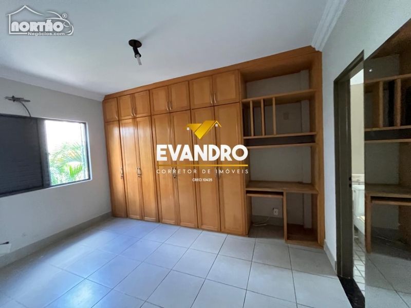 Casa à venda com 3 quartos, 90m² - Foto 10