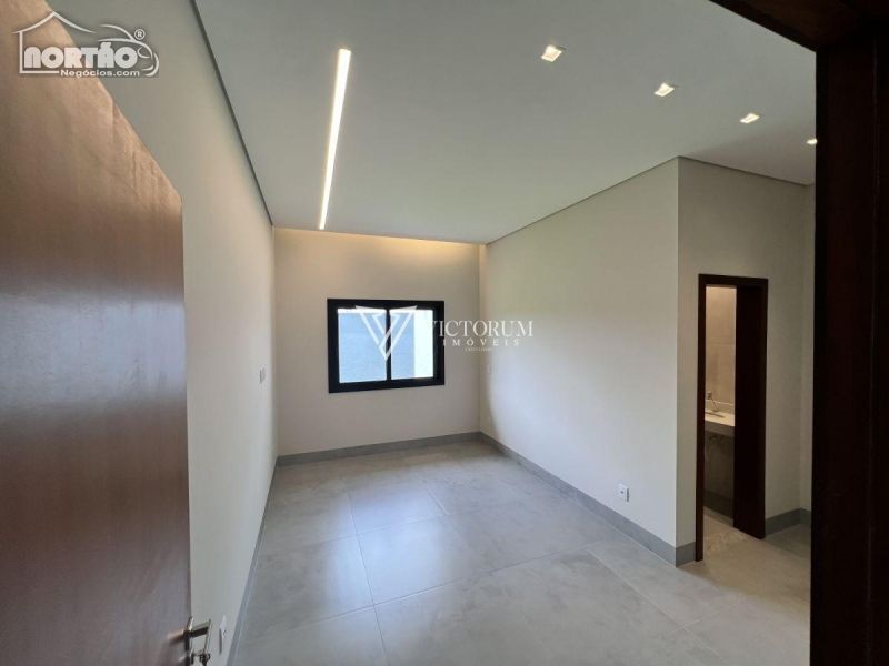 Casa à venda com 4 quartos, 125m² - Foto 5