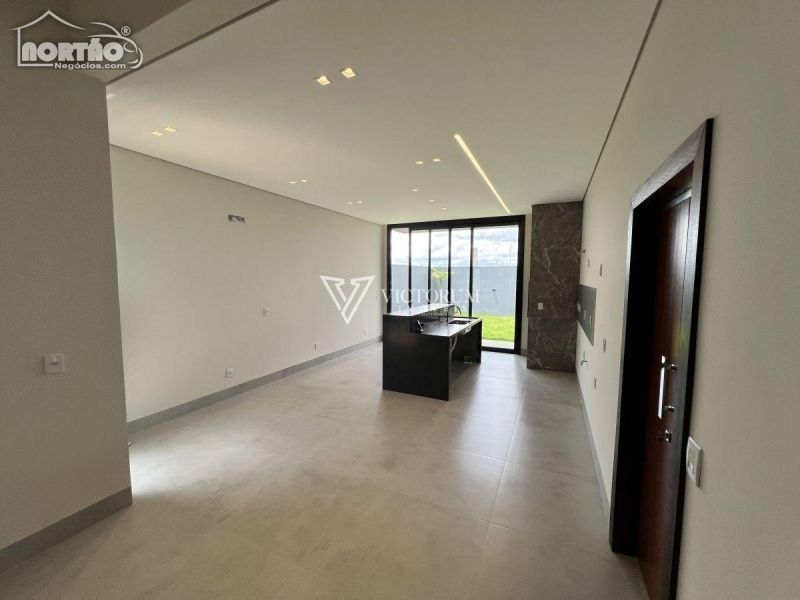 Casa à venda com 4 quartos, 125m² - Foto 6