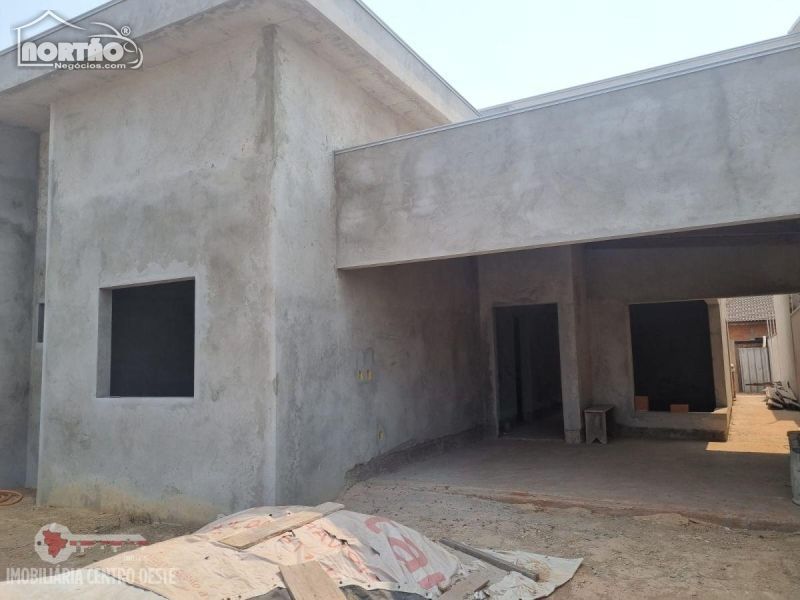 Casa à venda com 3 quartos, 130m² - Foto 1