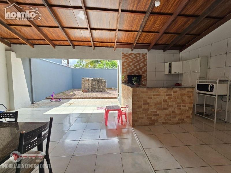 Casa à venda com 3 quartos, 164m² - Foto 3