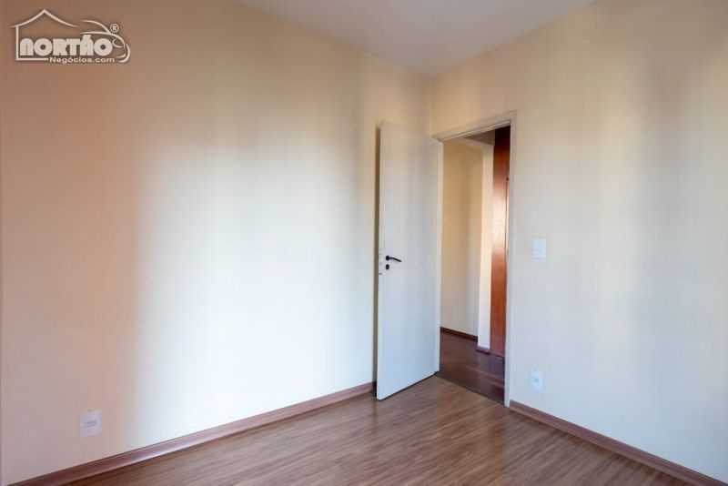 Casa à venda com 2 quartos, 57m² - Foto 2