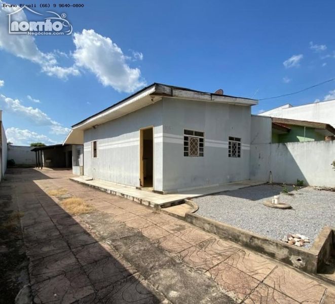 Casa à venda com 3 quartos, 138m² - Foto 1