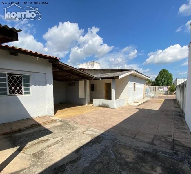 Casa à venda com 3 quartos, 138m² - Foto 3