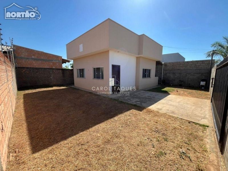 Casa à venda com 3 quartos, 52m² - Foto 1