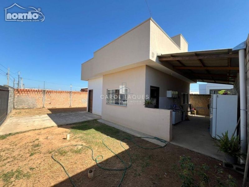 Casa à venda com 3 quartos, 52m² - Foto 2