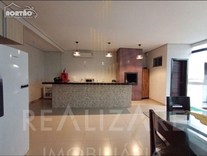 Casa à venda com 2 quartos, 170m² - Foto 1