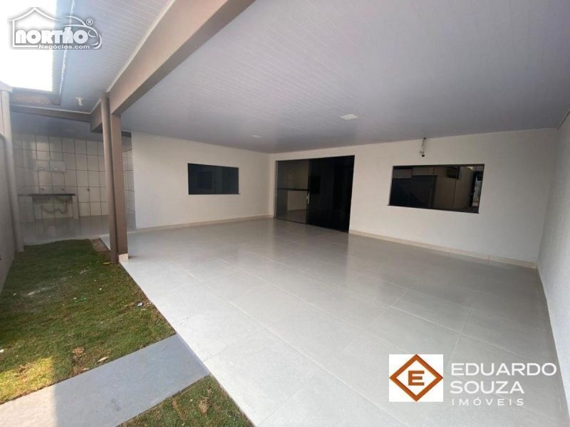 Casa à venda com 6 quartos, 250m² - Foto 3