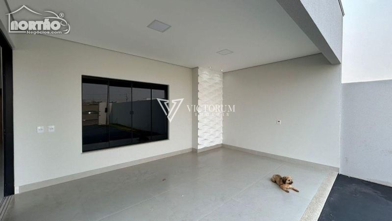 Casa à venda com 4 quartos, 130m² - Foto 2