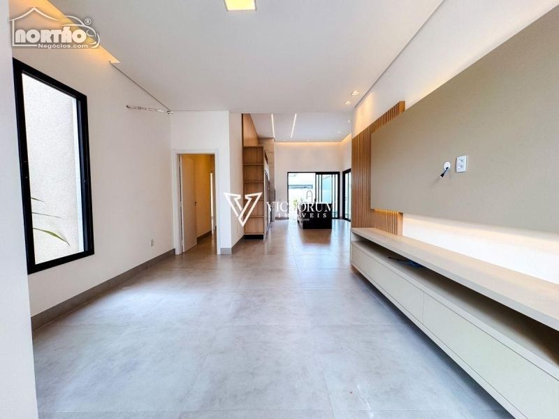 Casa à venda com 3 quartos, 193m² - Foto 3